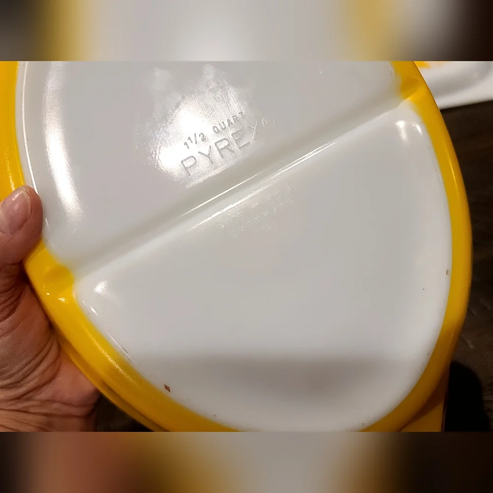 PYREX Vtg Sunflower Daisy Casserole Divided Dish With Lid 1 1/2 Quart